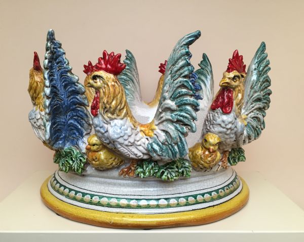 CENTERPIECE WITH HENS AND CHICKS